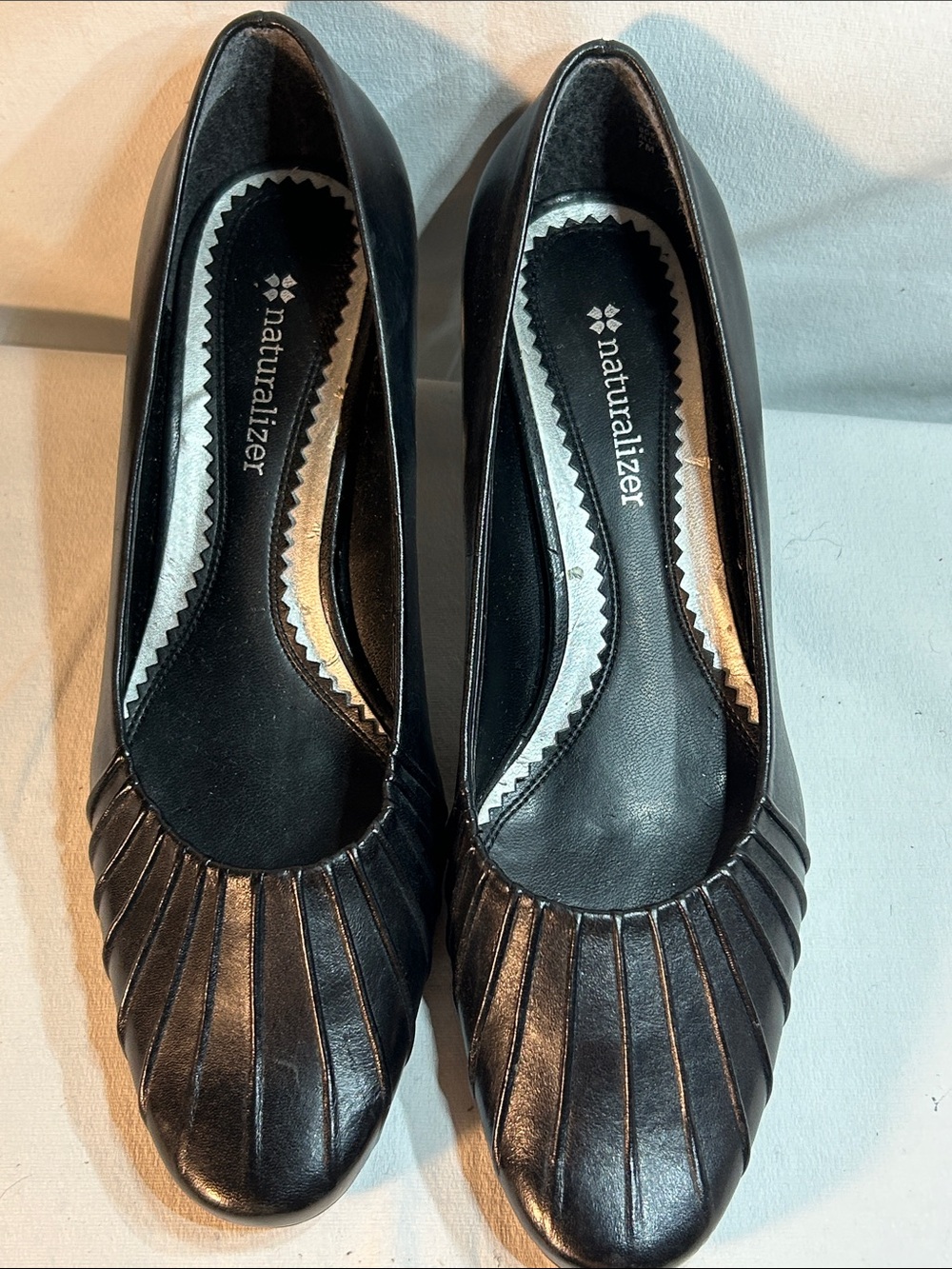 Naturalizer Black Leather Pleated Toe Pumps Size 7M Fits like 6